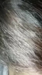 骚大姐认真的吸吮鸡鸡太大一只手握不住